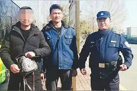 安徽肥东：公交司机路遇贵重双肩包 拾金不昧还失主图片