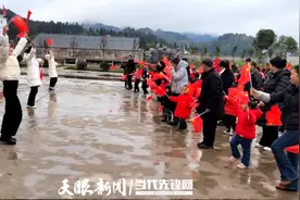 暖冬运动 亲子同乐｜大方县八堡乡海龙幼儿园举办冬季趣味亲子运动会图片