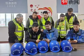 情系工友暖心常泰：抢到回家的车票啦！图片