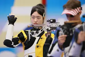 黄雨婷获得女子10米气步枪银牌图片