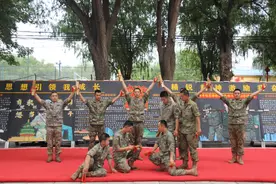 快板走进张思德新兵班，奏响军民鱼水最强音图片