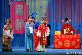 国庆乐拍|戏聚周末，秋绚泉城图片