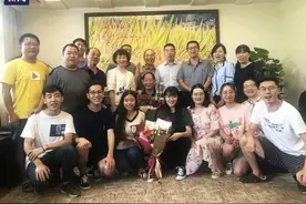 “他不服老，不喜欢我们叫他袁老”图片