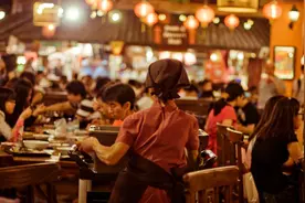 小菜园上市前之谜操作：一边门店陷利润下滑困局，一边疯狂开新店图片