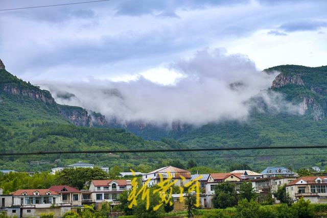 一年四季 泉在济南丨雨润泉城，南山云雾缥缈似仙境