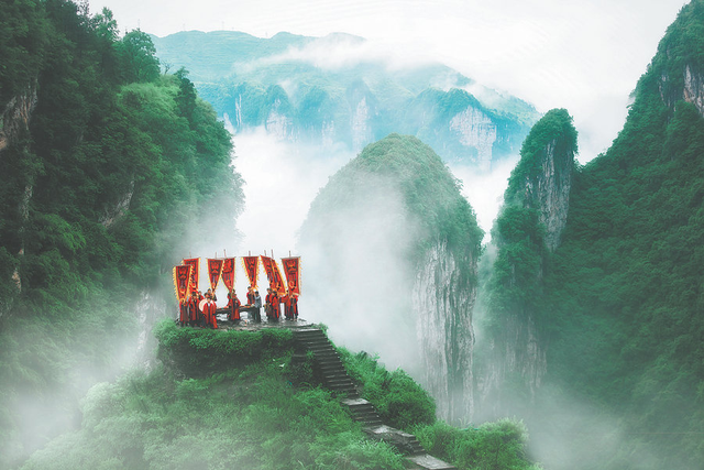 文化中国行｜“游走中国”：探访湘西地质奇观 遇见迷人诗意之地