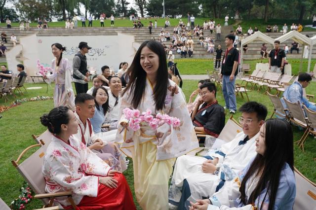 海淀青年古装联谊会举办