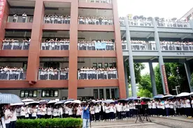 为高考加油 为青春喝彩！沙市中学举办高考“喊楼”快闪活动图片