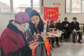 “”艾’在身边，暖心慰老 --崂山区沙子口街道社工站举办手工艾草锤清明节主题活动图片