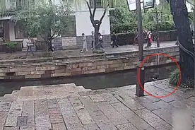 找到了！在湖州景区跳水救人的“黑衣女子”，是咱安徽人！图片