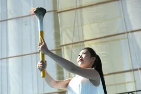 让青春之火点亮奋进之路——首届学青会火炬传递活动侧记图片