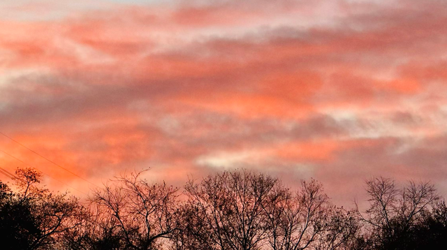 朝色漫染，天空披彩，北京的晨光太治愈了！