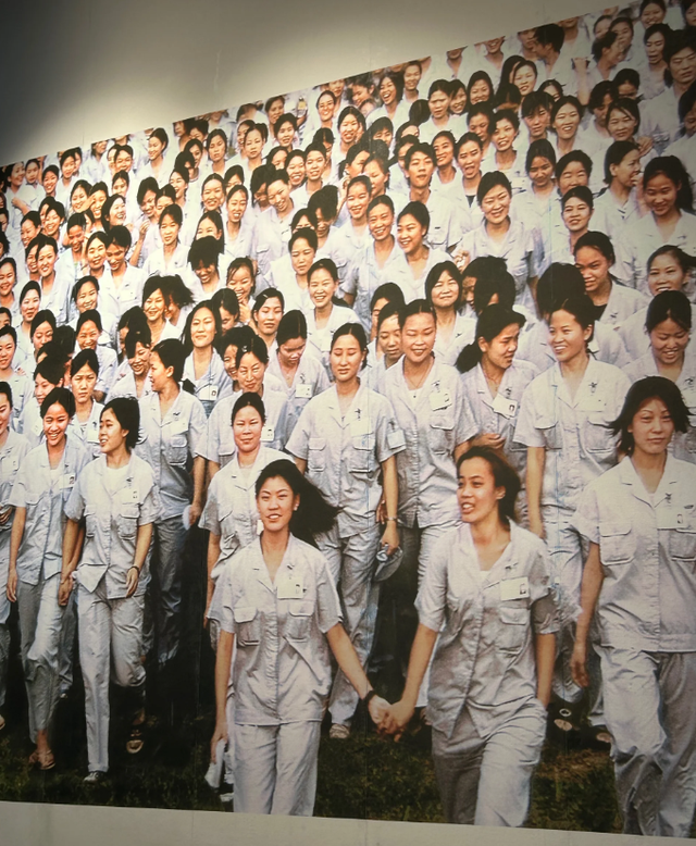 深圳博物馆玻璃罩里的这些“破烂”，看哭千万打工人！