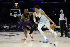 NBA | 詹姆斯7次失误 一场比赛结果影响四队排名图片