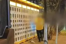 大学拆除栅栏改外卖储存柜，变堵为疏值得称道图片
