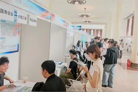 招聘会、暑期服务月、就业权益护航 北京助力高校毕业生等青年群体高质量就业图片