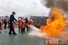 四川各级消防部门开展消防安全进校园活动图片