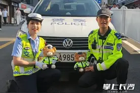 “警号211，警车985” ，天心交警创意护航蛮“给力”！图片