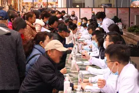春“锋”三月暖民心  西南医院江北院区开展学雷锋义诊活动图片