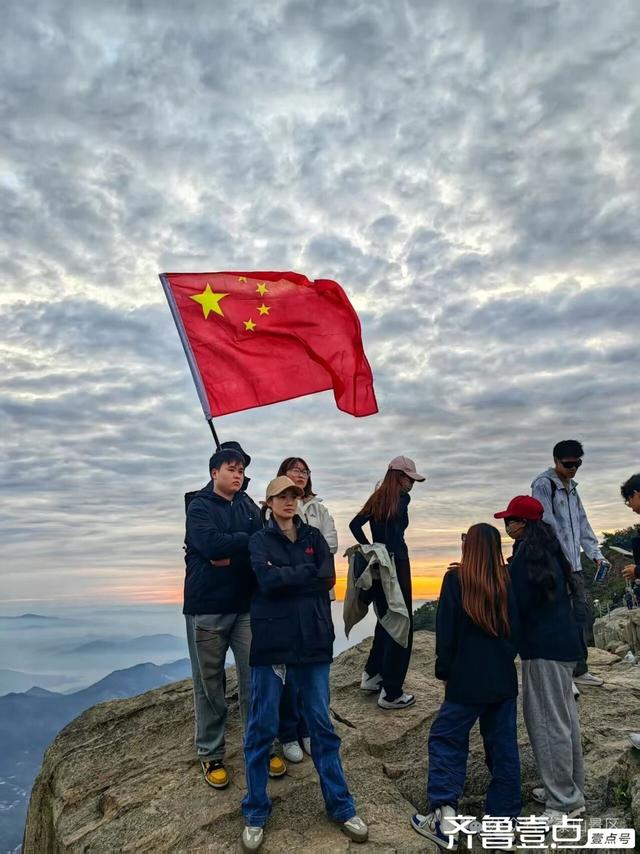 朝晖岱顶，国泰民安