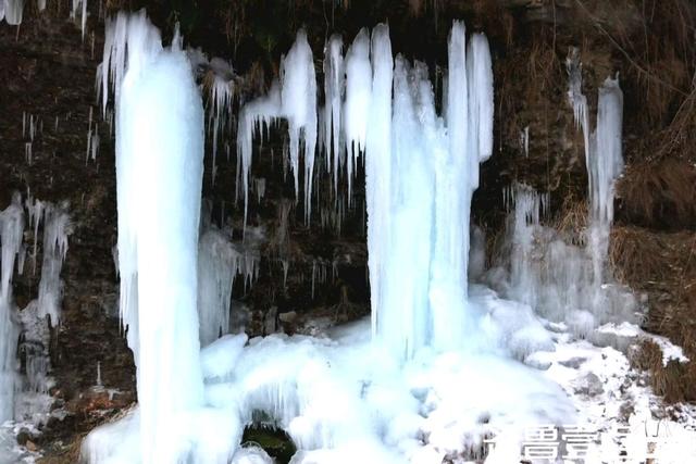 冰瀑奇观，冬日画卷