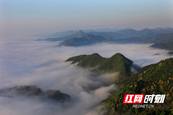 云海为幕，日出为笔，邂逅洪江古商城的极致浪漫