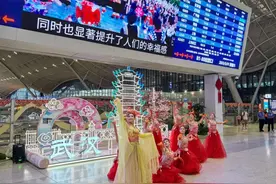 粽香伴旅途：武汉站、武昌站全方位服务旅客温馨出行图片