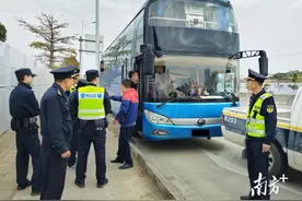 闻令而动！清新交通迅速查处客运包车异地经营违法行为图片