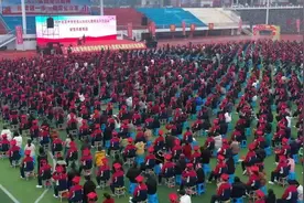 尊崇宪法|青春礼赞宪法 共筑法治梦想——凯里一中成人仪式礼敬宪法现场侧记图片