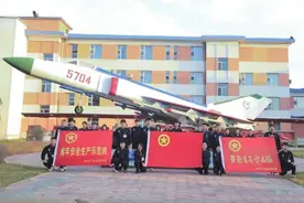 用青春力量为战机安全起飞保驾护航图片