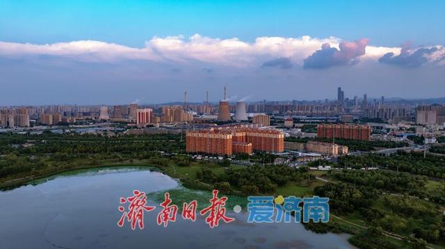 华山湖披上霞光盛装 ，演绎“湖光山色”醉美时刻 | 一年四季 泉在济南
