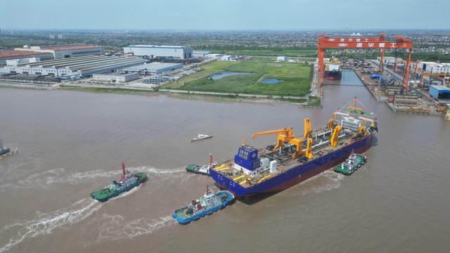广东籍“造岛神器”新旗舰下水｜飞粤深蓝 浪里淘金