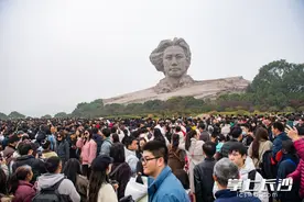 元旦假期橘子洲景区人气火爆，秩序井然图片