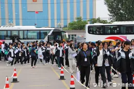 高考首日，“名场面”合集来了！图片