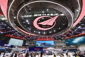 2024中国航展开幕 中航工业展区歼-20S和歼-35模型亮相图片