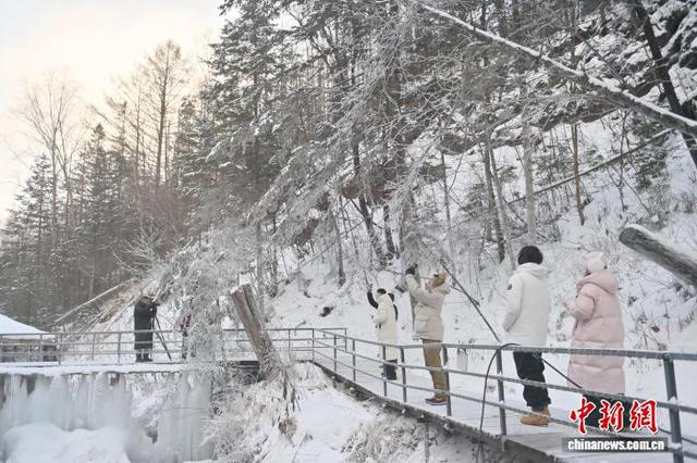 长白山冰雪画卷引客来