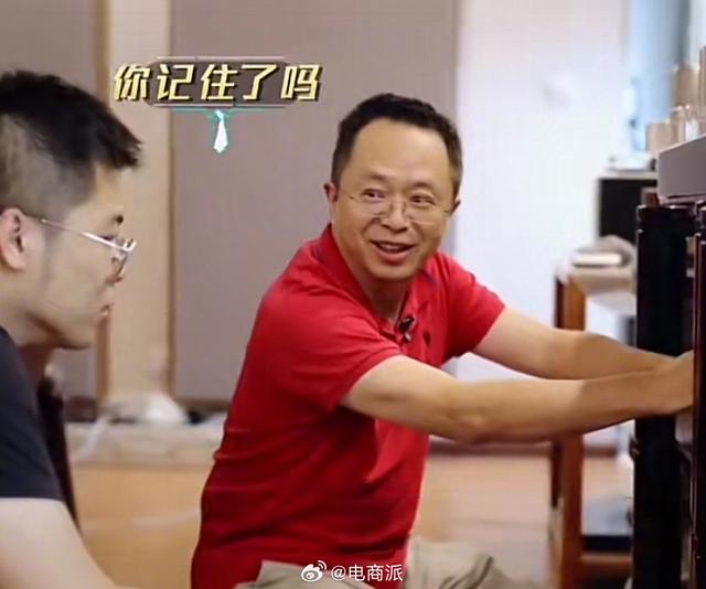 360老总周鸿祎在办公室放千万级音响，还需要助理负责开关，对爱好是认真的