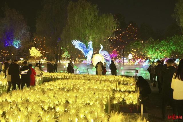 近10万平方米光影盛宴启幕！非遗千灯游园会点亮成都冬夜 游园指南→