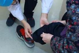 腿痒2个月，竟查出肝癌！医生提醒：身体这2处发痒要当心！图片