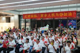 “一激动，不小心把家里的茶几都打碎了！”“婵”联冠军后，乡亲……图片