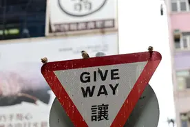 香港记事｜卖擦鞋剂的人图片