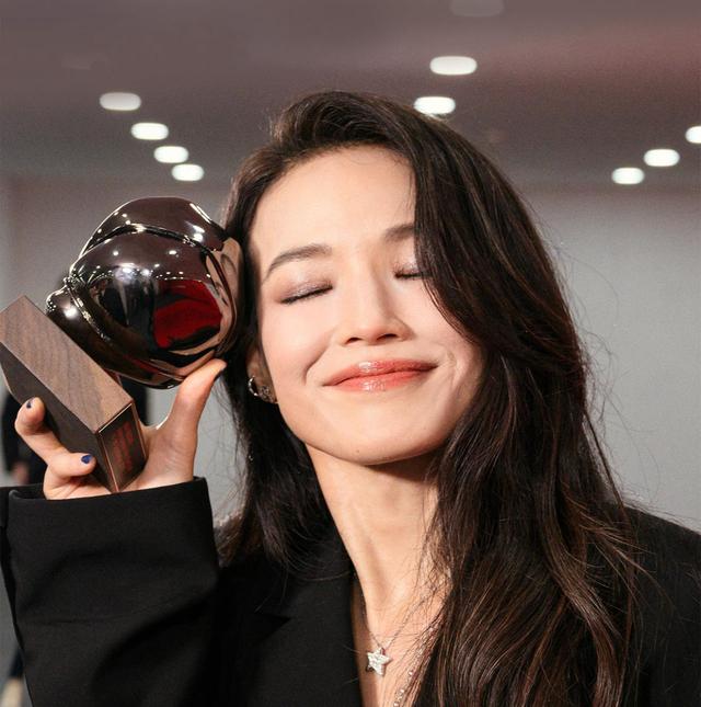 舒淇做导演：“告诉所有受伤的女孩，勇敢走出自己的未来”