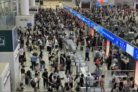 国庆节当天深圳北站发送旅客33.2万人次，打破历史纪录图片