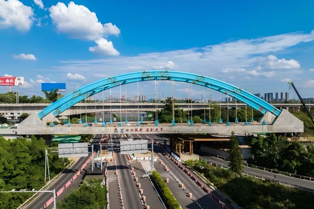 桥隧通南北·客货畅山海