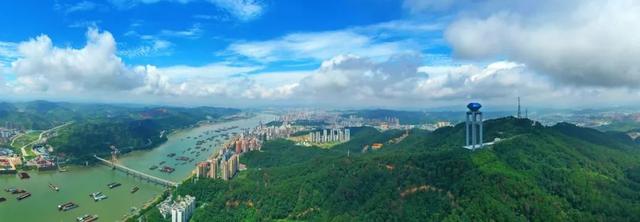 坐上公交游八桂 一路繁花一路景