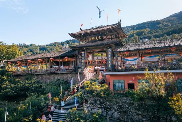 羌风古韵喜迎客 羌寨日子富起来