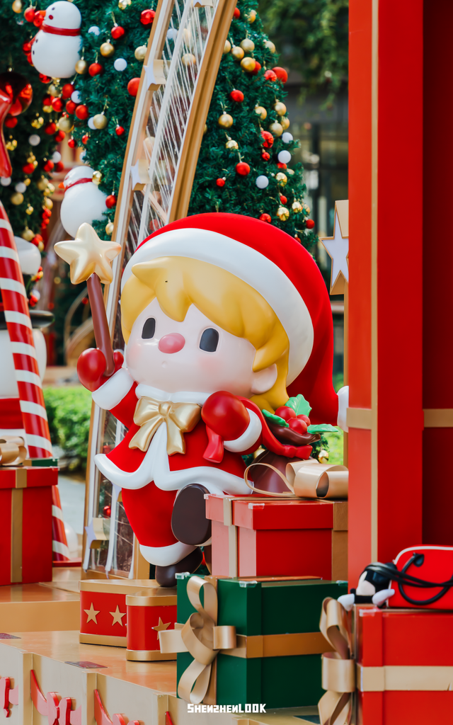 下暴雪的「圣诞小镇」开了！12米泡泡玛特圣诞树亮灯