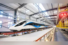 上海机场联络线列车首次亮相！试验时速176公里，是首条新建市域铁路列车图片