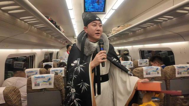 中卫冬季文旅推介登上包银高铁