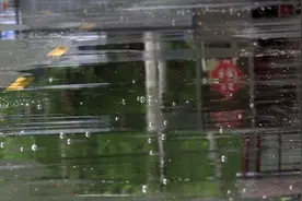 济南突降急雨，气温骤降空气湿漉漉图片